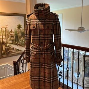 Authentic- beautiful women’s Burberry Coat. Wool